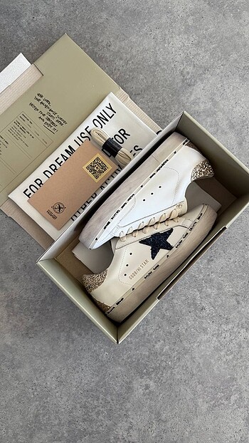 40 Beden çeşitli Renk Golden Goose Deluxe Sneakers