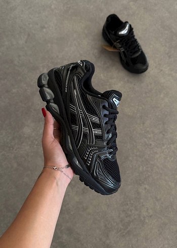 Asics Gel Kayano Black