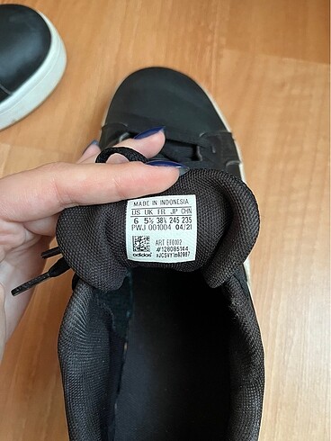 38 Beden siyah Renk Adidas ayakkabı
