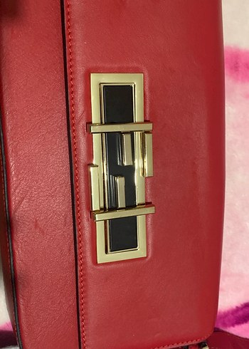 Fendi Kırmızı Deri Tokalı Kadın Çanta