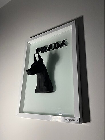 Prada Doberman Beyaz Cam Duvar Tablosu