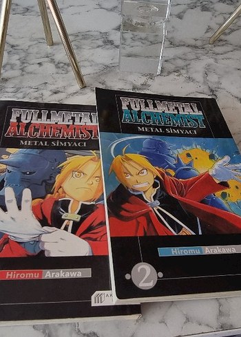 Fullmetal Alchemist Metal Simyacı 1 ve 2 yanında 2 kitap hediyel