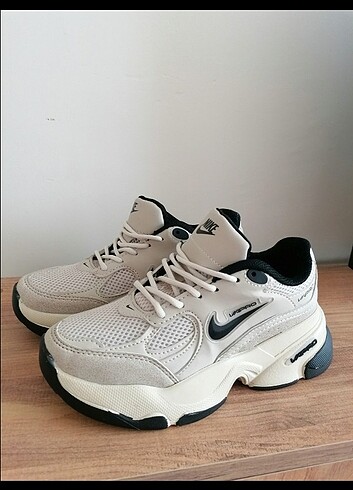 Yeni Nike spor ayakkabı 