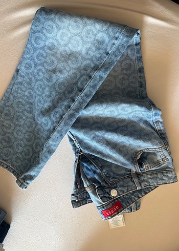 Guess Monogram Desenli Acik Mavi Denim Jean