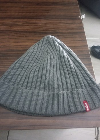 Levis Gri Orgu Kadin Bere