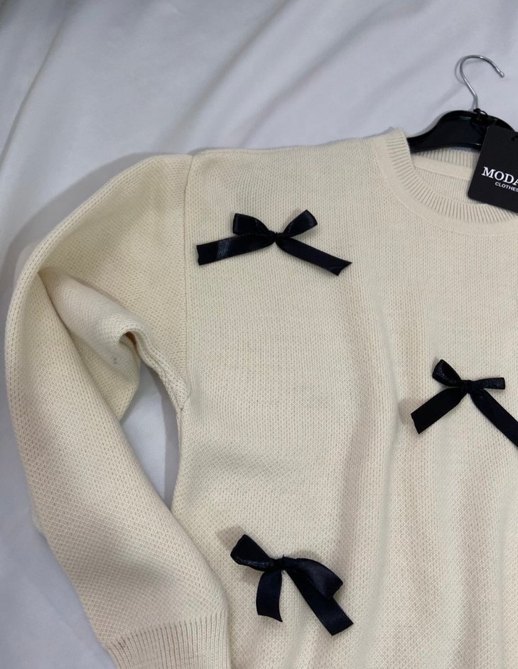 Siyah Fiyonk Detaylı Beyaz Triko Elbise - Görsel 2