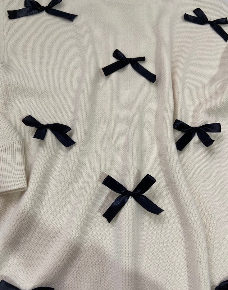 Siyah Fiyonk Detaylı Beyaz Triko Elbise - Görsel 3