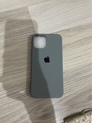 Hiç kullanılmamış telefon kılıfı