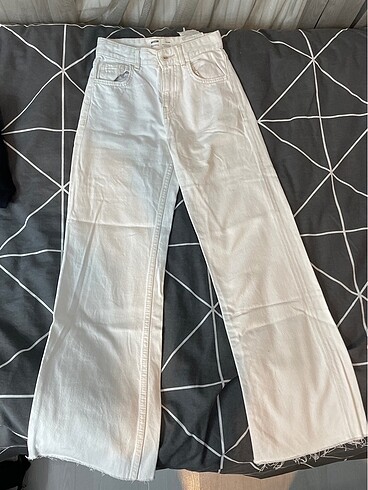 Bershka beyaz wideleg pantolon