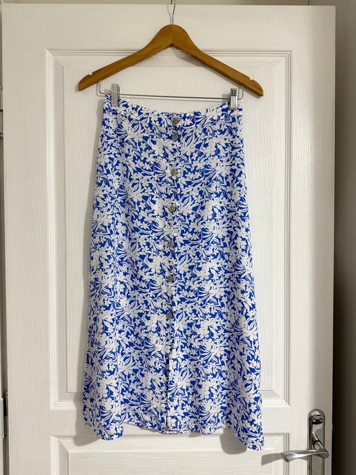 Mavi Çiçek Desenli Düğmeli Midi Etek - Görsel 4