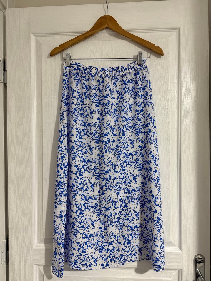 Mavi Çiçek Desenli Düğmeli Midi Etek - Görsel 3