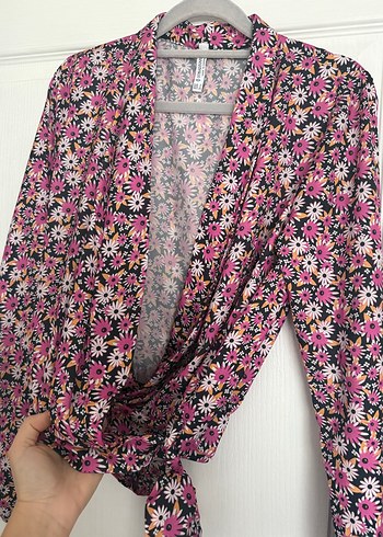 Pembe Çiçek Desenli Bağlamalı Bluz - Görsel 9