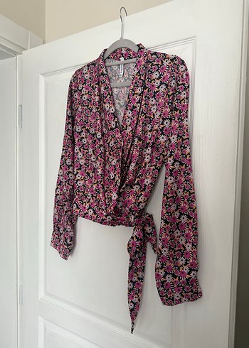 Pembe Çiçek Desenli Bağlamalı Bluz - Görsel 10