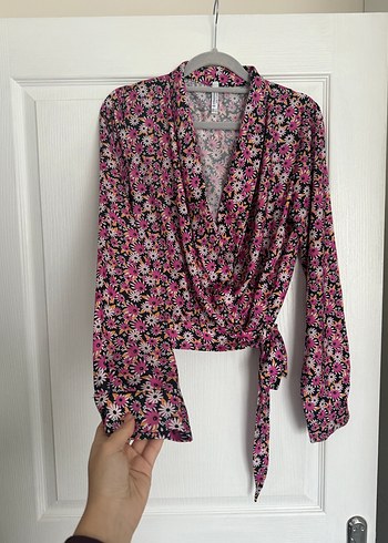 Pembe Çiçek Desenli Bağlamalı Bluz - Görsel 2