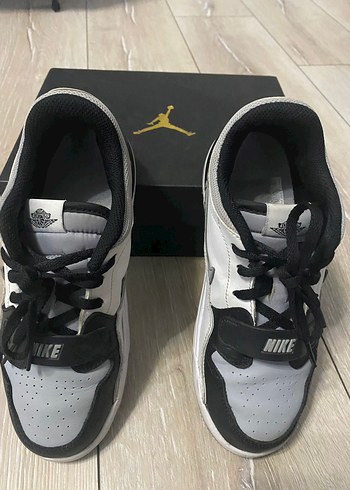 35 Beden beyaz Renk Nike Jordan Çocuk Ayakkabısı