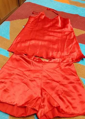 Parlak Kırmızı Mini Saten Kadın Pijama Takımı