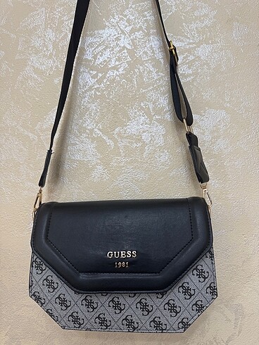 Guess çanta yeni sayılır
