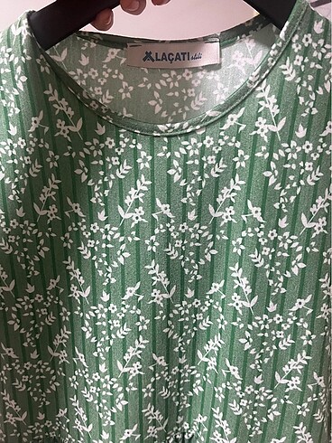Zara Yeşil çiçekli elbise yaprak desenli