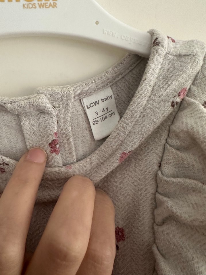 Gri Çiçekli Fırfırlı Kız Elbisesi LCW - Görsel 2