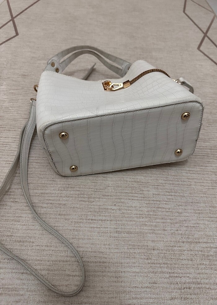 Beyaz çanta - Görsel 2