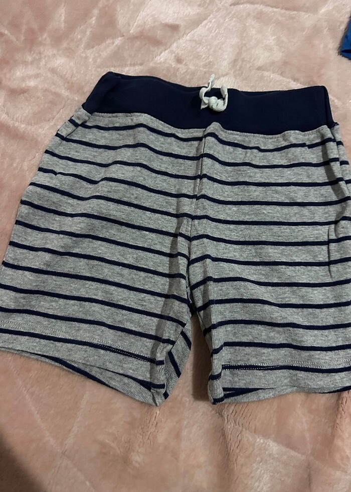 Dört adet şort? - Görsel 2