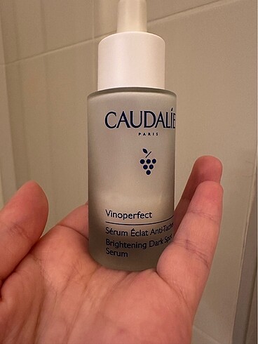 Caudalie leke serumu