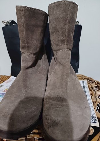 Kahverengi Süet Kadın Botları Tokalı - Görsel 2