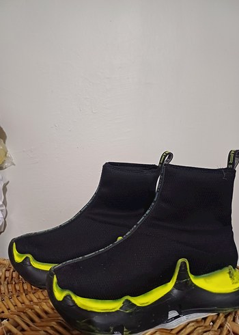 Sarı Yılan Desenli Kadın Spor Ayakkabı - Görsel 5