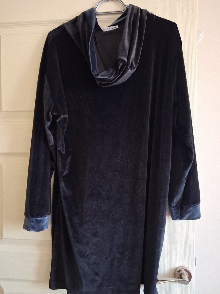 Uzun Kollu Siyah Kapüşonlu Gotik Tunik - Görsel 2