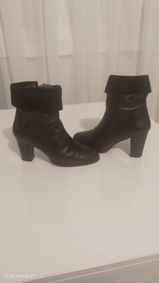 Siyah Süet Topuklu Kadın Bot - Görsel 3