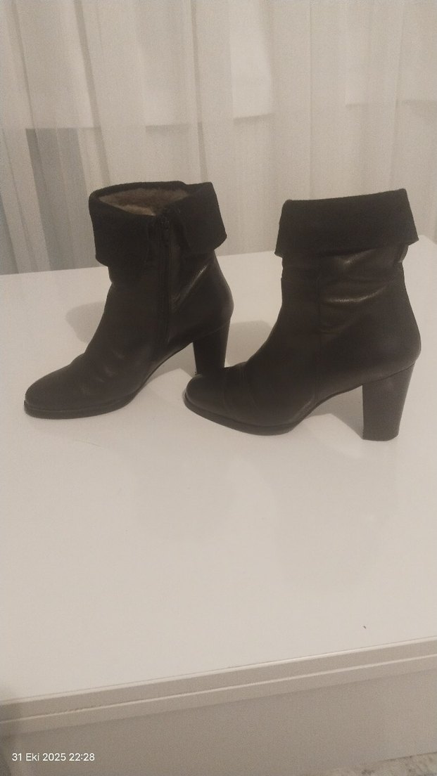 Siyah Süet Topuklu Kadın Bot - Görsel 4