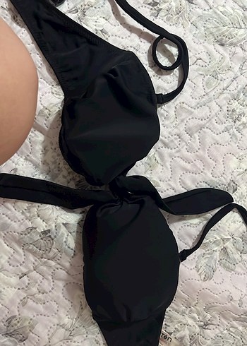 Siyah Dantel Detaylı İp Askılı Bikini Üstü
