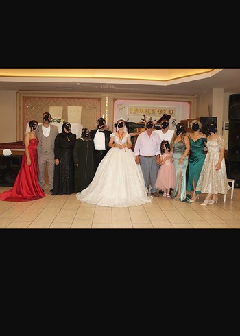 Siyah tesettür kuyruklu pullu abiye elbise - Görsel 3