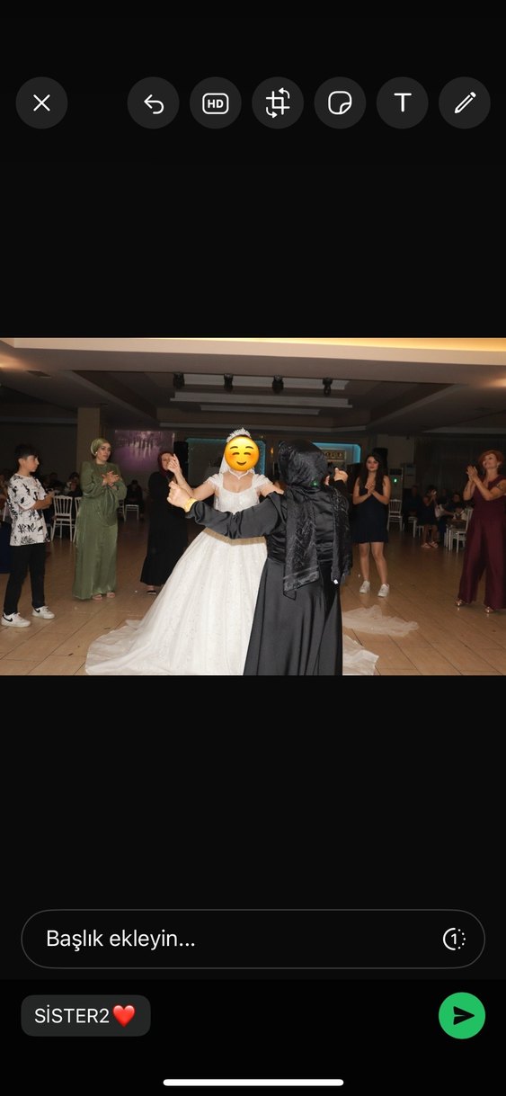 Siyah tesettür kuyruklu pullu abiye elbise - Görsel 4