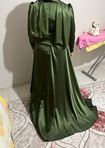 Tesettür haki renk yandan kuyruklu pullu abiye - Görsel 4