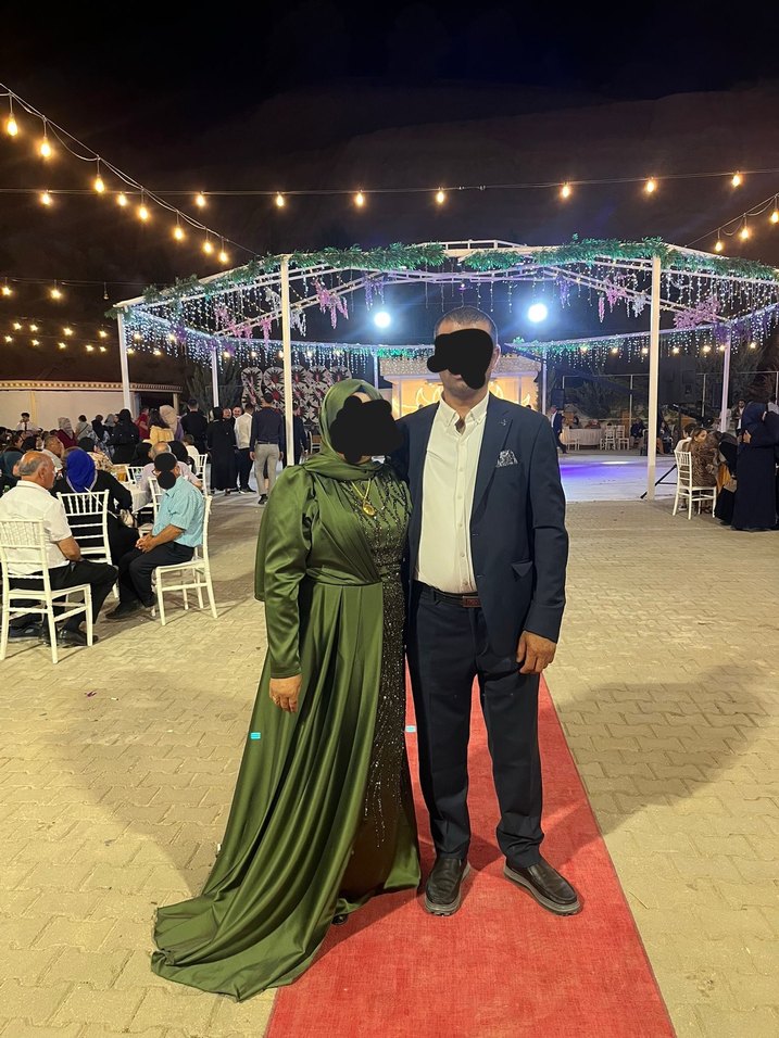 Tesettür haki renk yandan kuyruklu pullu abiye - Görsel 2