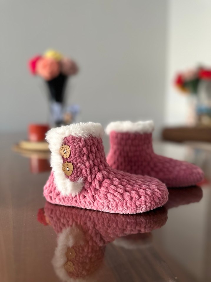 Kız Çocuk Bohem Kürklü Örgü Ev Botu - Görsel 2