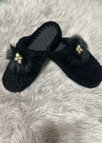 Siyah Kürklü Nakışlı Kadın Ev Terliği - Görsel 3