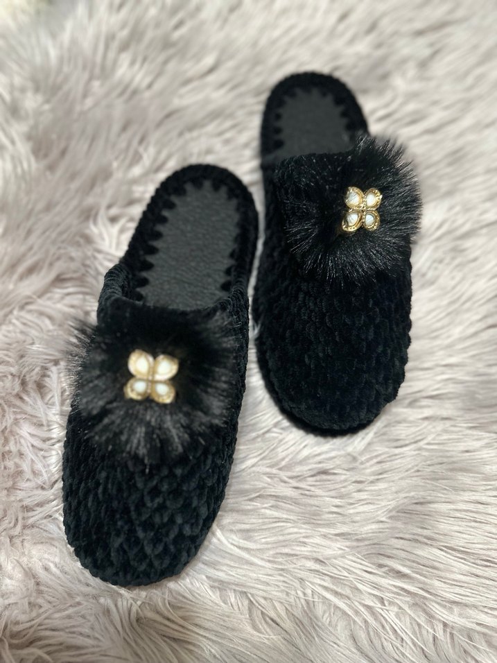 Siyah Kürklü Nakışlı Kadın Ev Terliği - Görsel 2