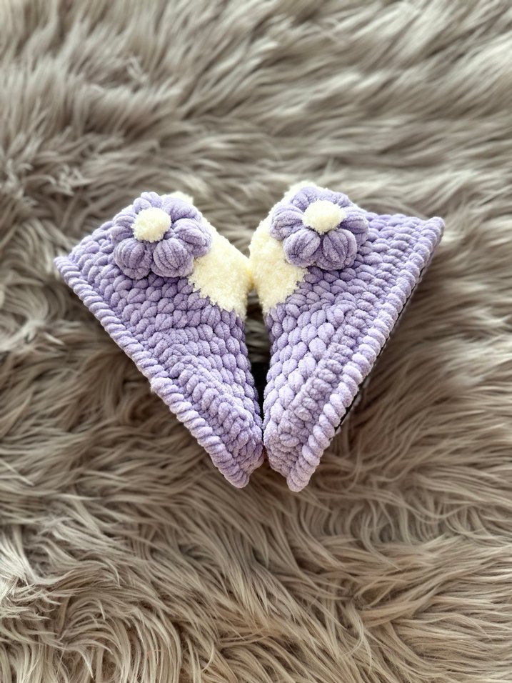 Mor Çiçekli Kız Çocuk Örgü Ev Terliği - Görsel 3