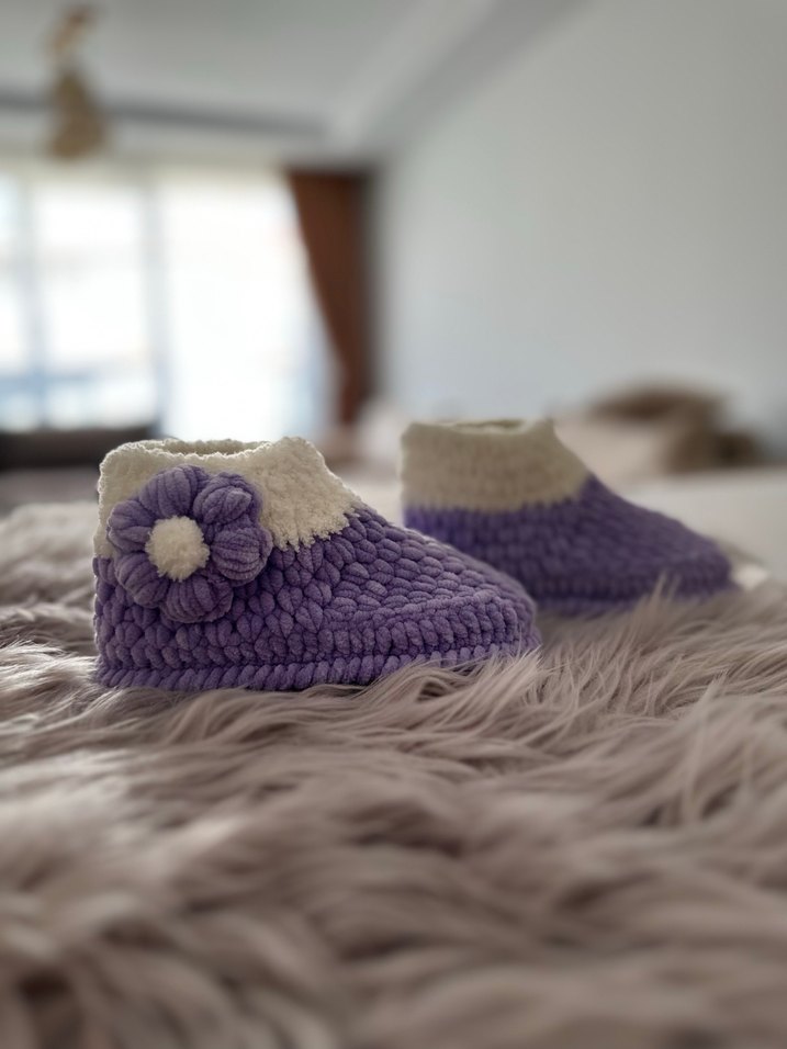 Mor Çiçekli Kız Çocuk Örgü Ev Terliği - Görsel 2