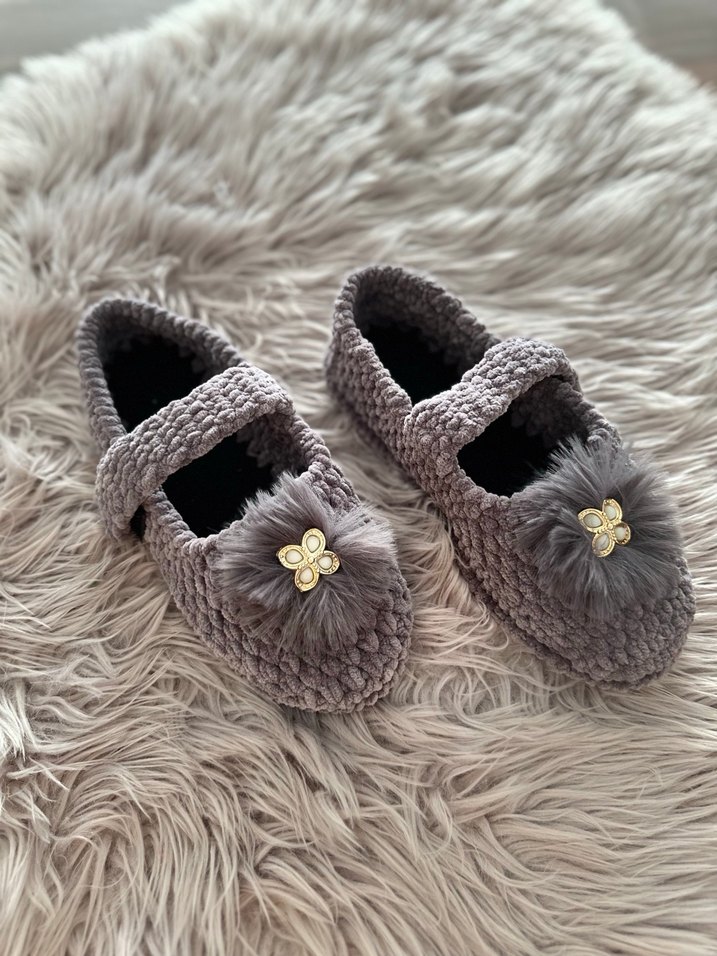 Gri Tüylü Nakışlı Örgü Kadın Terlik - Görsel 2