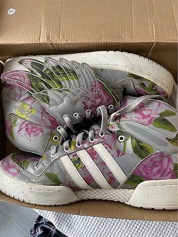 42 Beden Adidas Jeremy Scott Wings