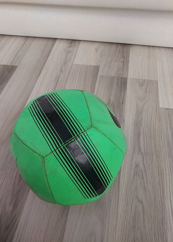 Yeşil futbol topu - Görsel 2