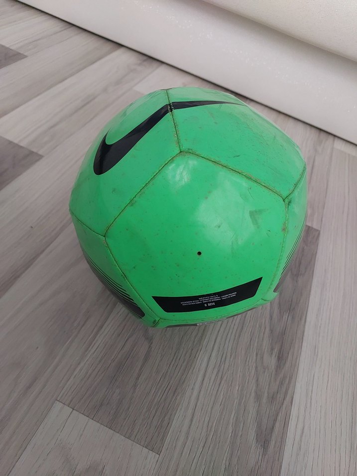 Yeşil futbol topu - Görsel 3