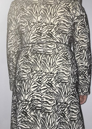 Gri Zebra Desenli Midi Kaban - Görsel 3