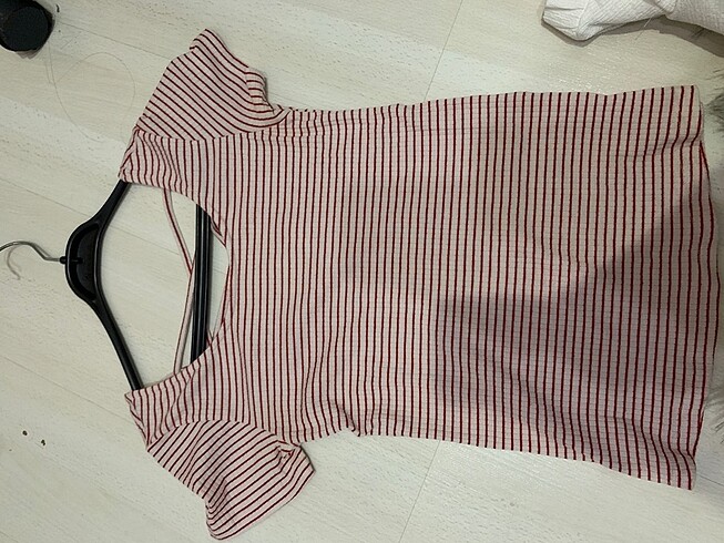 Sırt detaylı tişört - Görsel 2