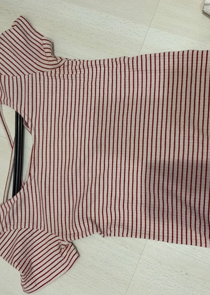 Sırt detaylı tişört - Görsel 2