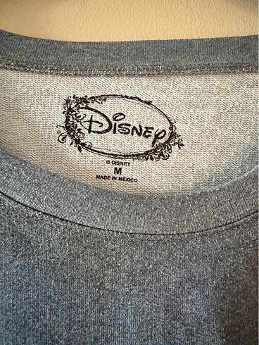 m Beden Disney marka M beden sweatshirt ili giyildi şahane durumda rengi