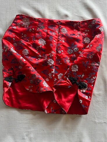 l Beden kırmızı Renk Forever21 L beden yeni hiç giyilmemiş, kırmızı saten kenar iki y